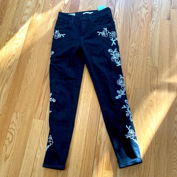 Levi's Denim - Levi’s premium 721 high rise skinny jeans size 25/0